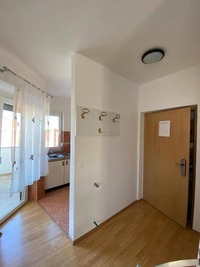 Apartments Ivana With The Pool Rovinjsko Selo Exterior foto