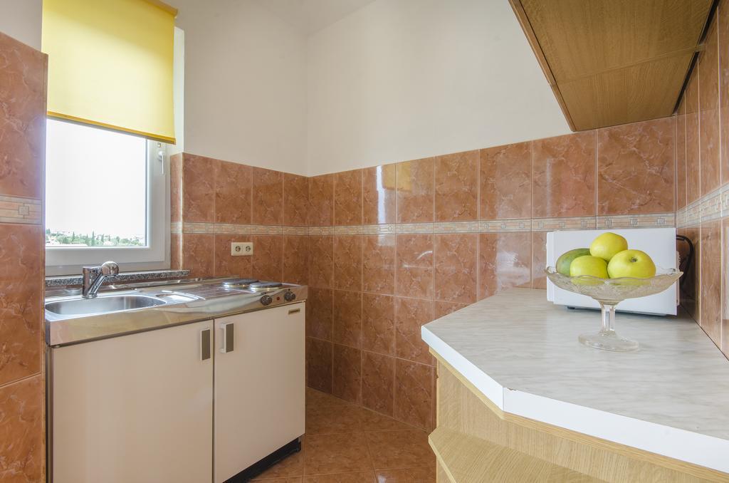 Apartments Ivana With The Pool Rovinjsko Selo Exterior foto
