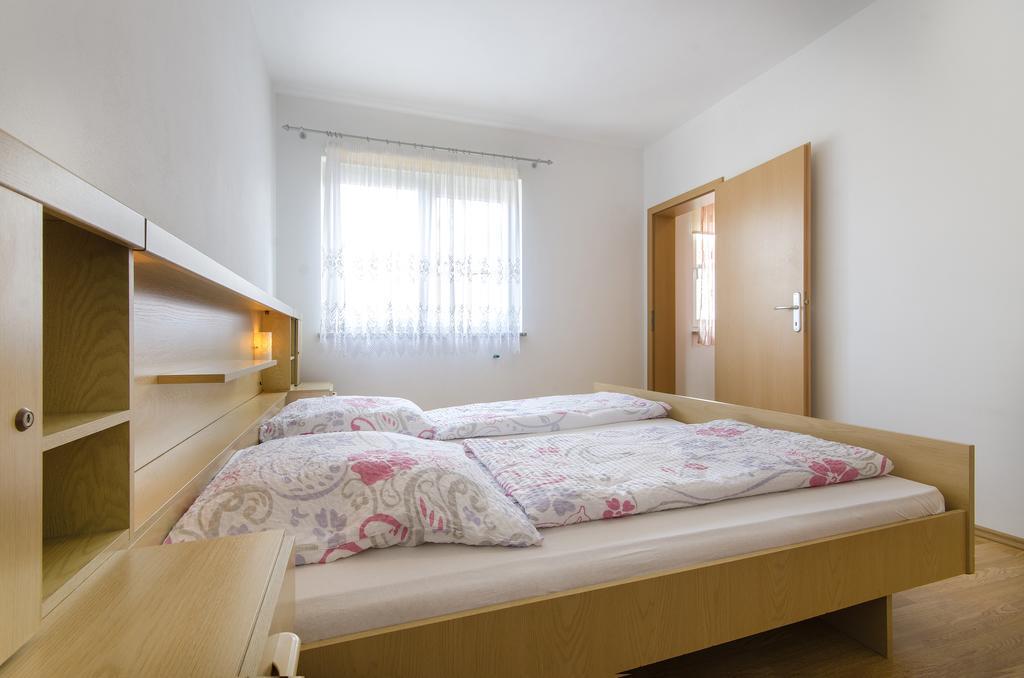 Apartments Ivana With The Pool Rovinjsko Selo Exterior foto